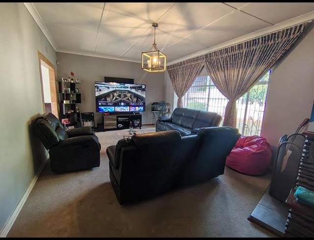 3 BEDROOM HOUSE FOR SALE IN DAWNVIEW
